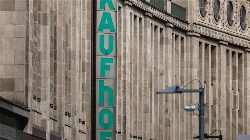 Ein Jahr nach der Insolvenz: Ist Galeria zurück auf Kurs? Die Filiale Hohe Straße in Köln überstand die letzte Insolvenz ebenfalls. In der Stadt gibt es aktuell noch drei Galeria-Warenhäuser.