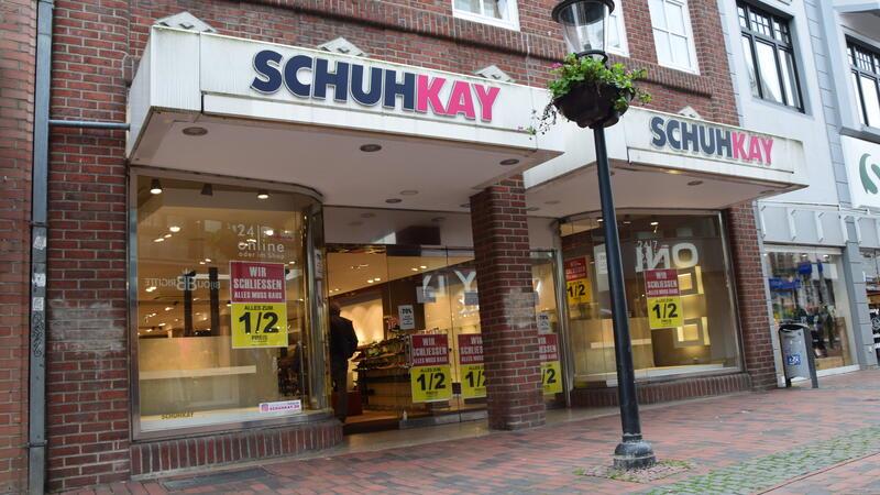 Altstadt in Buxtehude: Zwei angestammte Geschäfte schließen Die Filiale der Schuhmodenkette Schuhkay in der Fußgängerzone in Buxtehude.
