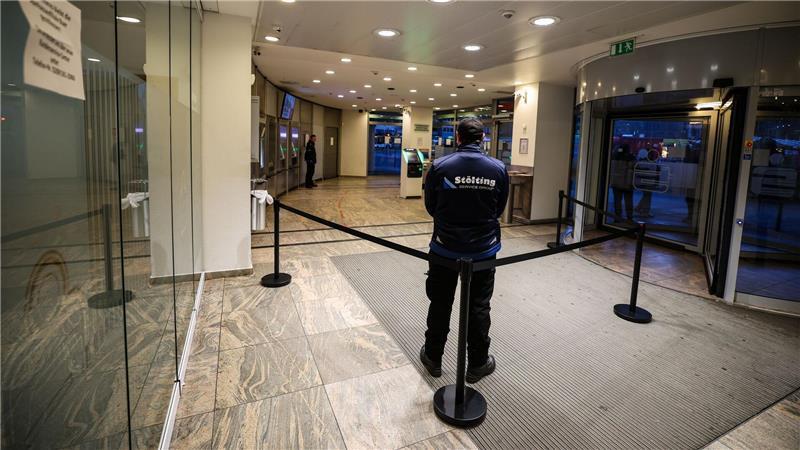 Die Filiale selbst bleibt zunächst weiter geschlossen.