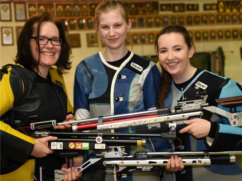 Die Finalistinnen im Schießen mit dem Luftgewehr (von links): Stephanie Schwarz, Nicole Vieweger und Annika Hauschild. Fotos Kordländer