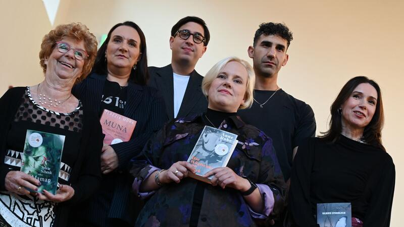 Die Finalistinnen und Finalisten: Sylvie Schenk (l-r), Terézia Mora, Tonio Schachinger, Anne Rabe, Necati Öziri und Ulrike Sterblich.