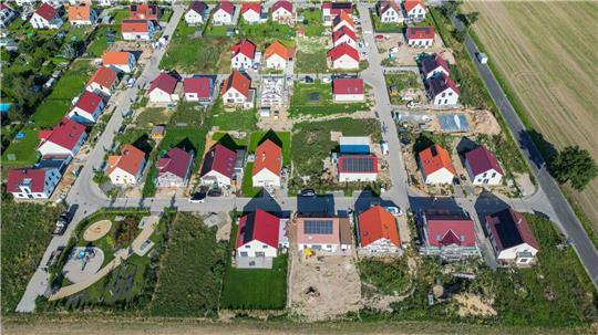 Die Finanzaufsicht lockert die Kreditvorgaben für Banken - das könnte zu mehr Immobiliendarlehen führen (Archivbild)