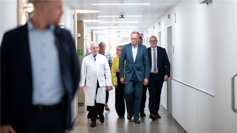 Bürokratieabbau und „Aktivrente“: Was die Koalition plant Die Finanzierung des Gesundheitssystems war auch Thema beim Besuch von Bundeskanzler Merz im Alfried-Krupp-Krankenhaus in Essen.
