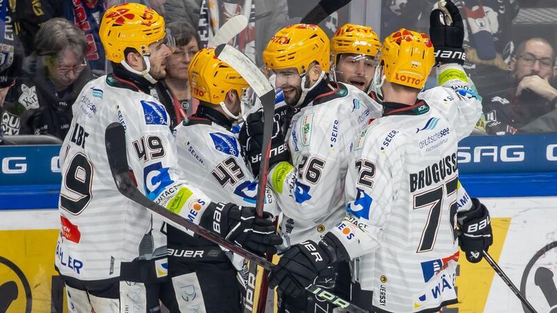 Pinguins Bremerhaven erreichen erstmals DEL-Halbfinale Die Fischtown Pinguins aus Bremerhaven haben erstmals das DEL-Viertelfinale erreicht.