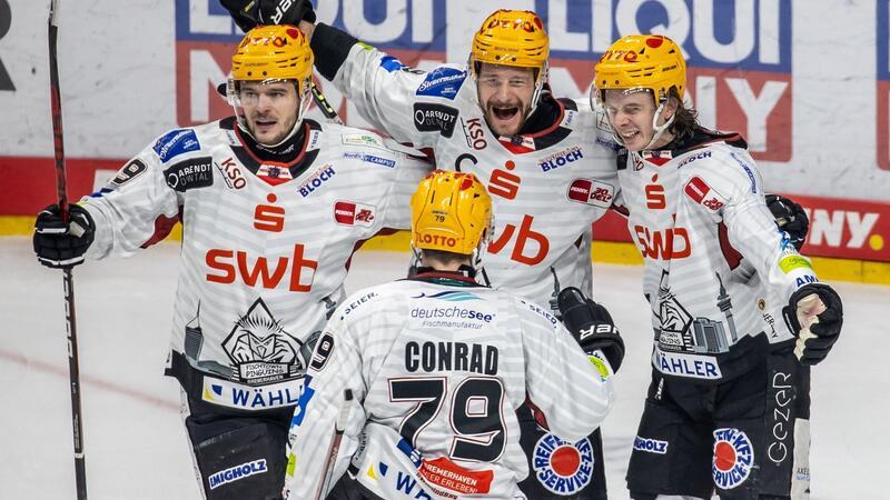 Die Fischtown Pinguins sind mit einem Sieg in die Halbfinal-Playoffs gestartet.