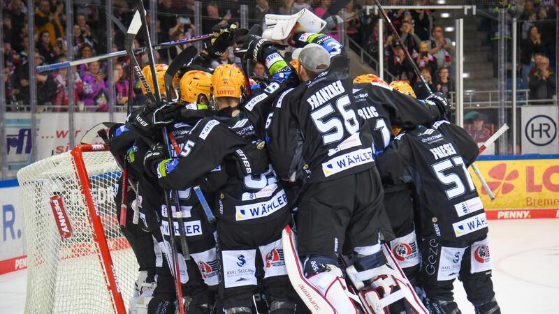 Fishtown Pinguins stehen im Playoff-Finale Die Fischtown Pinguins und der EHC Red Bull München lieferten sich das erwartet packende Halbfinalspiel. Mit dem besseren Ende für die Pinguins, die ausgelassen jubelten.