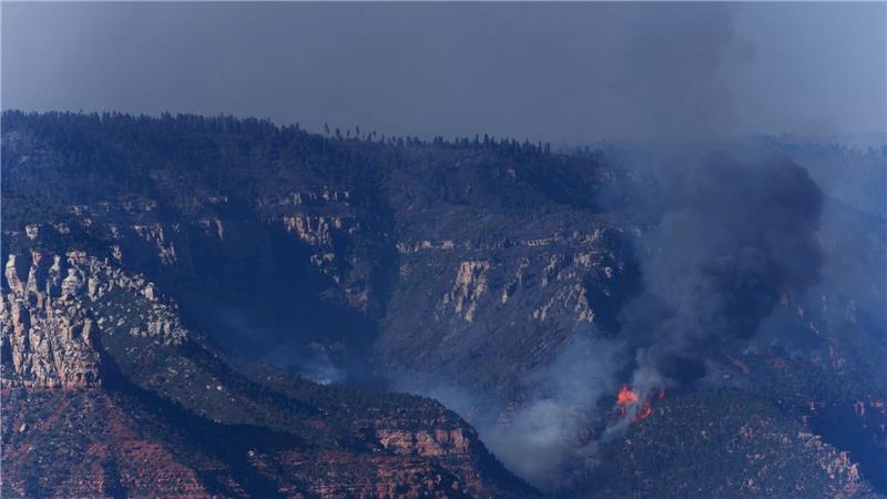 Rauchwolken über dem Grand Canyon: Feuer weitet sich aus Die Flammen zeigen den Angaben zufolge „extremes Brandverhalten“.
