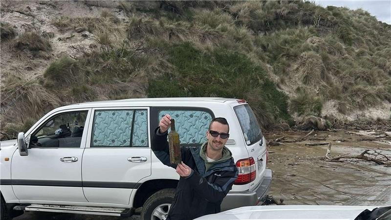 Die Flaschenpost hat etwa 15.000 Kilometer zurückgelegt.