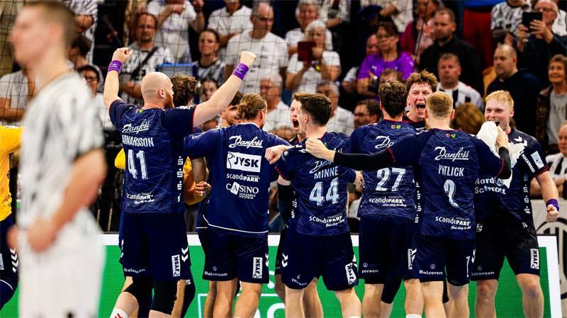 Wolff wütet: Videobeweis sorgt für Ärger beim Handball-Derby Die Flensburger durften nach Videobeweis über einen Punkt jubeln.