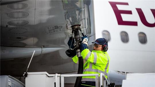 Die Fluggesellschaft Eurowings will während des Lufthansa-Warnstreiks volles Programm fliegen.