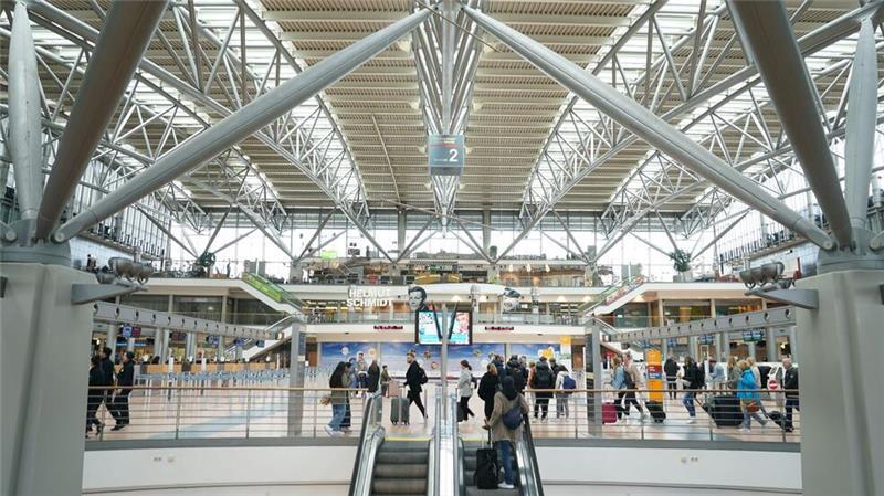 Die Fluggesellschaften Ryanair und Eurowings verringern ihr Angebot in Hamburg.