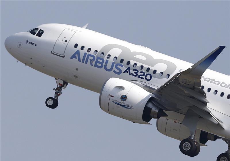 Die Flugzeuge aus der A320neo-Familie sind begehrt. Foto: Guillaume Horcajuelo/EPA/dpa
