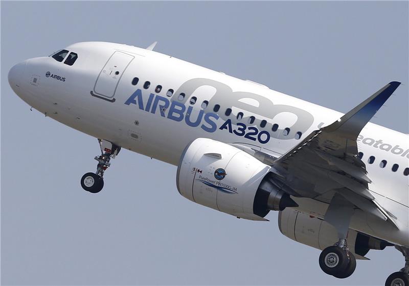 Engpässe bei Zulieferern bremsen Airbus aus Die Flugzeuge aus der A320neo-Familie sind begehrt - doch die Triebwerke von den Zulieferern von Airbus fehlen. Foto: Guillaume Horcajuelo/EPA/dpa