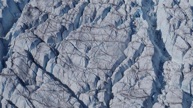 Die Forschungsgruppe analysierte mehr als 8.000 3D-Oberflächenkarten des Eisschilds.