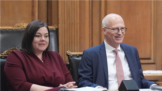 Die Fortsetzung von Rot-Grün - hier deren aktuelle Spitzen Peter Tschentscher und Katharina Fegebank - ist erklärtes Ziel von SPD und Grünen in Hamburg - vorher müssen noch Knackpunkte abgeräumt werden (Archivbild). 