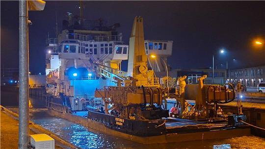 Die „Fortuna B“ liegt im Hafen von Cuxhaven.