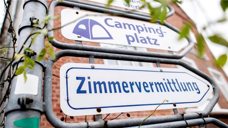 Jork streitet über Bettensteuer Die Fraktionen orientieren sich in ihrem Prüfauftrag an der Samtgemeinde Lühe. Dort müssen Hoteliers und Vermieter von Ferienwohnungen seit Anfang 2025 drei Prozent des Übernachtungspreises an die Kommune abführen.