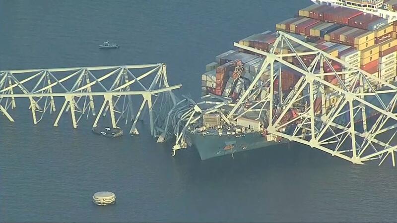 Baltimore: Brücke stürzt nach Schiffskollision ein Die Francis Scott Key Bridge ist nach der Kollission mit Containerschiff „Dali“ eingestürzt. Die Brücke ist mehr als 2,5 Kilometer lang.