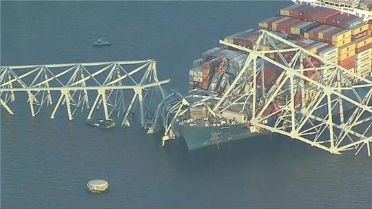 Die Francis Scott Key Bridge ist nach der Kollission mit Containerschiff „Dali“ eingestürzt. Die Brücke ist mehr als 2,5 Kilometer lang.