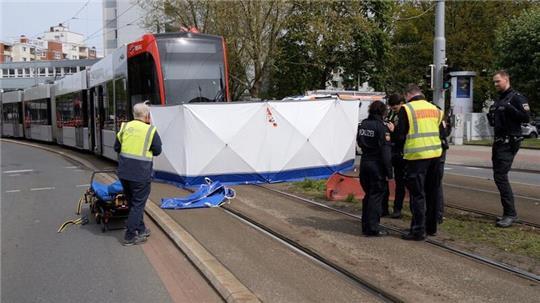 Die Frau starb noch an der Unfallstelle.