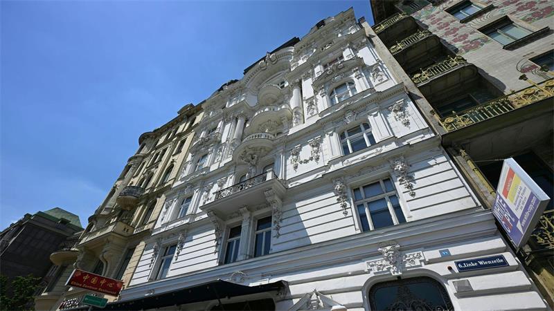 Die Frau wurde von Freunden in ihrer Wohnung tot aufgefunden. 