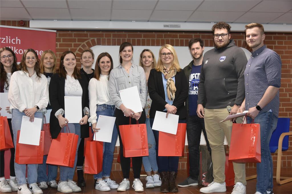 Die Frauenspielgemeinschaft 3 Meilen besteht aus Spielgemeinschaft Lühe, ASC Cra...