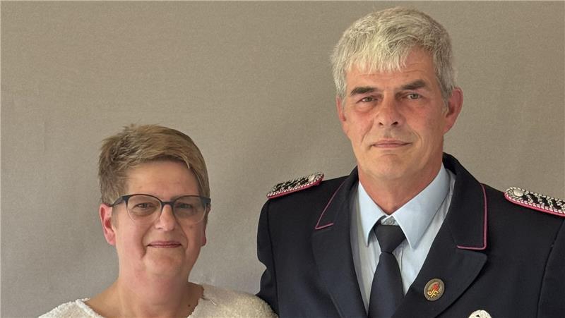 Von Wassertrupp bis Weltmeister: Auf sie kann Fredenbeck stolz sein Die Fredenbecker Henry Frischmuth (links) und Heiko Kipp wurden jetzt mit den Ehrenpreis der Gemeinde ausgezeichnet.