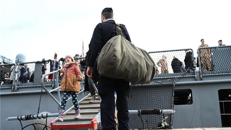 Fregatte „Brandenburg“ läuft zu UN-Einsatz im Mittelmeer aus Die Fregatte „Brandenburg“ löst die Fregatte „Baden-Württemberg“ vor der libanesischen Küste ab.