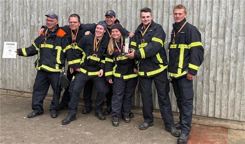 Die Freiwillige Feuerwehr Neuenfelde-Süd (2) belegte den ersten Platz beim Blütenmarsch der Ortsfeuerwehr Jork.