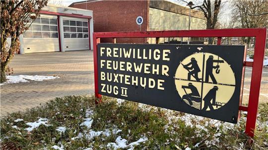 Die Freiwillige Feuerwehr und die Grundschule liegen in Altkloster direkt nebeneinander.