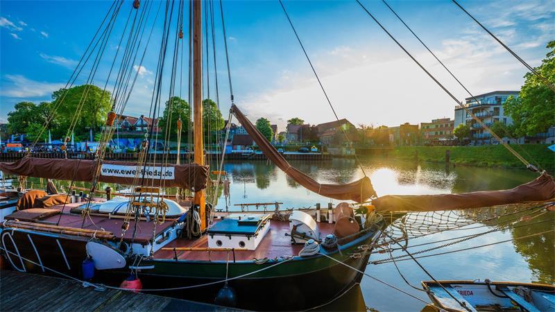 Die „Frieda“ verschifft regionales Gemüse von Dithmarschen in den Stader Hafen und ist Teil des bunten Hafenfestes in der Hansestadt.