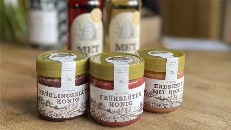Bei diesem Ahlerstedter dürfen Königinnen alt werden - und machten ihn gesund Die Fruchthonige der Imkerei Schmolinski kommen gut an.