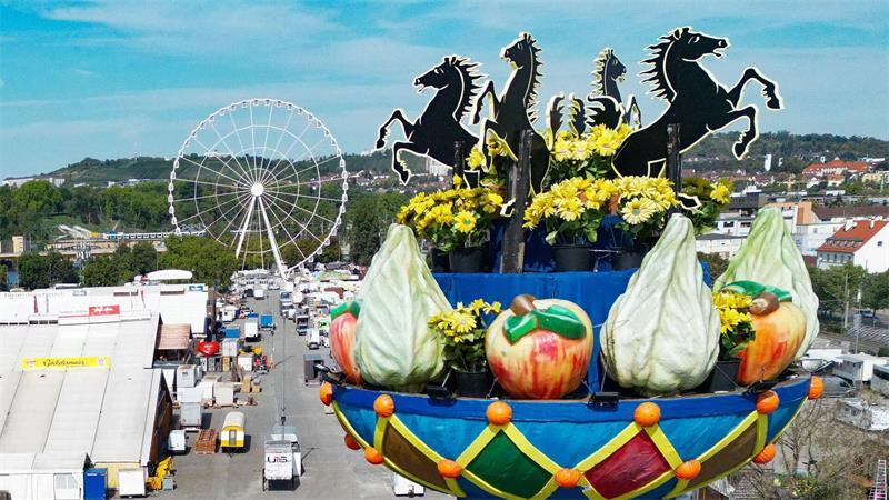 Die Fruchtsäule, dieses Jahr neu, ist ein beliebter Treffpunkt. 