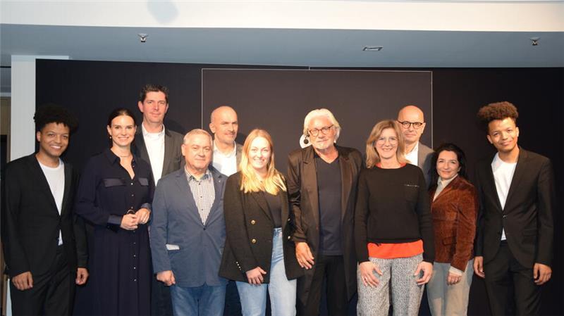 Die Gäste der Talkshow (von links): Rogerio Antonio, Vanessa-Kim Zobel, Jan Schröder, Grischa Kaflowski, Michael Lemke, Saskia Blümel, Moderator Wolfgang Stephan, Frauke Langen, Henning Fastrich, Tiziana Kleine und Merito Antonio.