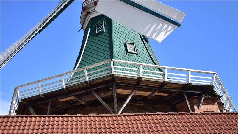 Gefahr für die Müller: Warum Venti Amica eine Reparatur braucht Die Galerie könne man sich „wie eine Holzterrasse zu Hause“ vorstellen, sagt Olschewski. Sie dient zum Ausrichten der Flügel.