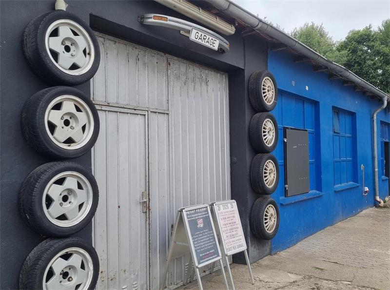 Dieser Buxtehuder bringt Comedy aus ganz Deutschland in die Garage Die Garage in Buxtehude kennt Ledzinski vom Feiern. Ab September organisiert er hier Stand-up-Abende mit Künstlern aus ganz Deutschland und aus der Region.
