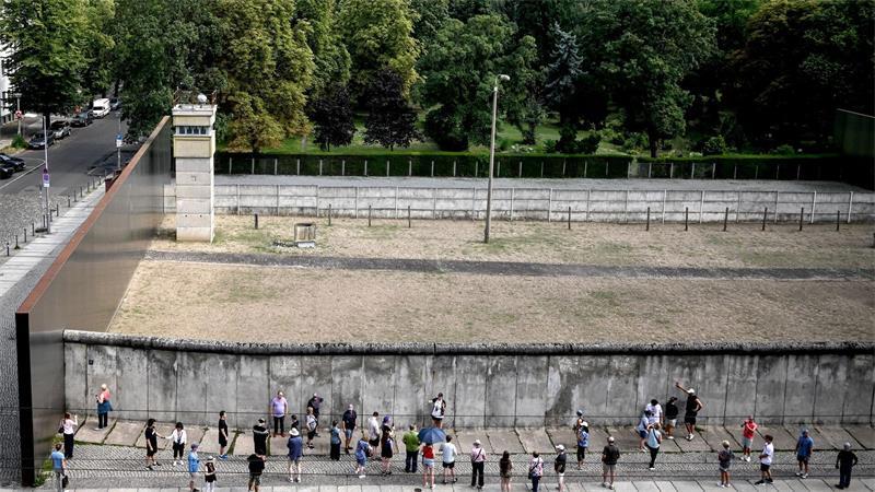 Geteilte Geschichte: Wie der Mauerbau bis heute nachwirkt Die Gedenkstätte an der Bernauer Straße ist heute ein viel besuchter Ort. (Archivbild)