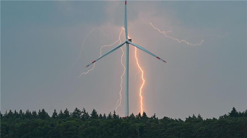 Die Gefahr neuer Gewitter steigt insbesondere ab Mittwochabend.