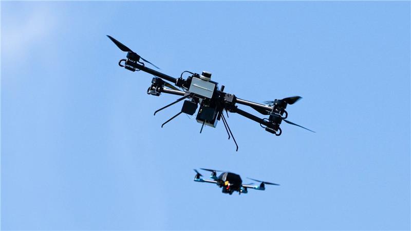 Mehr Drohnenvorfälle – Technik soll Luftraum schützen Die Gefahr von Drohnenangriffen ist gestiegen.