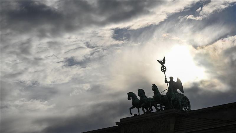 Die Gefühlslage der Nation ist nach Einschätzung des Psychologen Stephan Grünewald derzeit schwierig und stark von Verdrängung geprägt. (Archivbild)