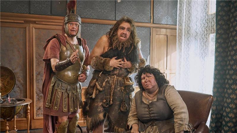 Geister-Comedy „Ghosts“ zeigt Herz und Humor Die Geister heißen Ralf willkommen.