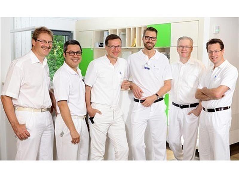 Die Gelenk-Operateure am Elbe Klinikum Buxtehude mit Chefarzt Dr. Wolfram Körner (Dritter von links).