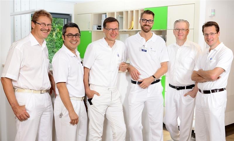 Die Gelenkchirurgen am Buxtehuder Elbe Klinikum mit Chefarzt Dr. Wolfram Körner (Dritter von links). Sie operieren jetzt mit Zertifikat.