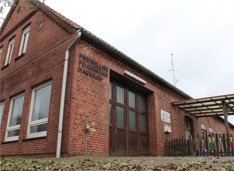 Die Gemeinde prüft, ob sich ein Aus- oder Umbau der ehemaligen Schule Hagenah mit Blick auf Kindergartenplätze lohnt. Foto Klempow
