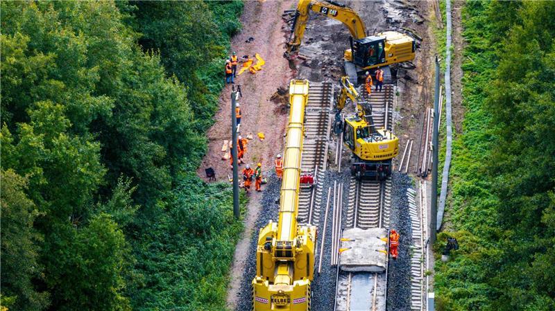 Bahn erneuert 58 Kilometer Gleise auf Strecke Hamburg–Berlin Die Generalsanierung soll Ende April abgeschlossen sein.