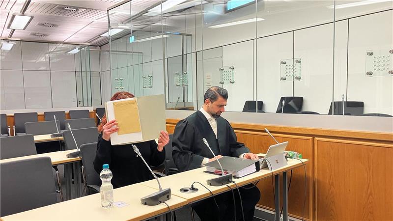 Die Generalstaatsanwaltschaft und Verteidiger Fuat Yalti beantragten einen Freispruch für die Angeklagte im „Reichsbürger“-Prozess.