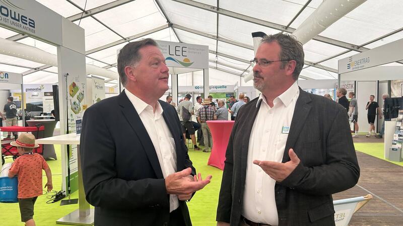 Die Geschäftsführer der Tarmstedter Ausstellungs GmbH, Hermann Cordes (links) und Oliver Moje, sind zufrieden: Die Hunderttausendermarke wurde in diesem Jahr geknackt.