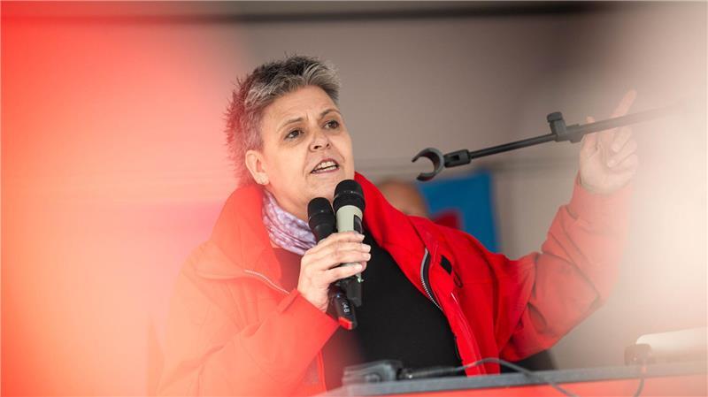 Die Geschäftsführerin der IG Metall Bremen fordert eine Perspektive.