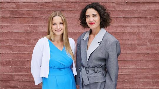 Die Geschäftsführerinnen der gegen Hass und Hetze im Internet eintretenden Organisation HateAid, Josephine Ballon (l) und Anna-Lena von Hodenberg (r), wurden von der US-Regierung mit Einreisesperren belegt. (Archivbild)