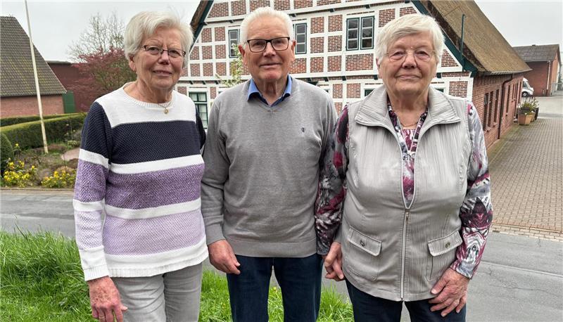 Die Geschwister Christel, Heinz und Helga (von links) kamen vor 80 Jahren ins Alte Land.